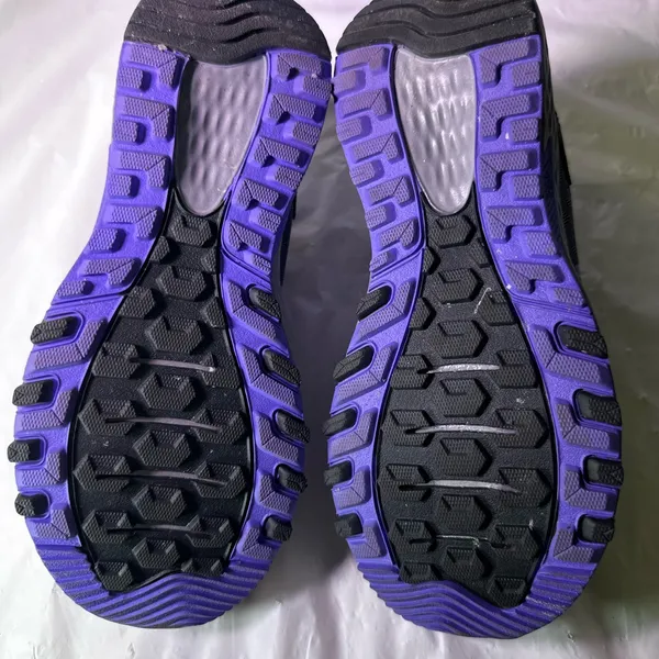 New Balance Women's Sneakers in Gray and Purple - Image 8