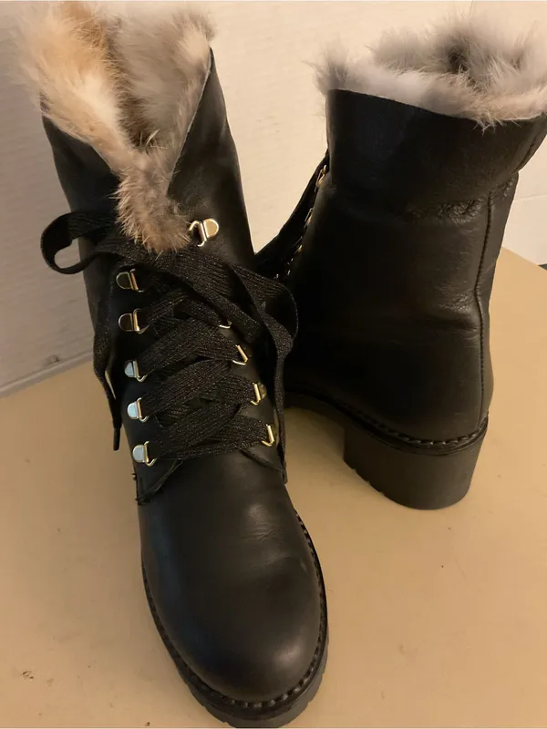 275 Central women black leather fur platform combat waterproof boots US 8 - Image 5