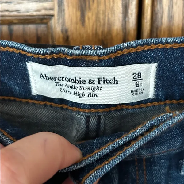Abercrombie Fitch Curve Love The Ankle Straight Ultra High Rise Distressed 28 6s - Image 3