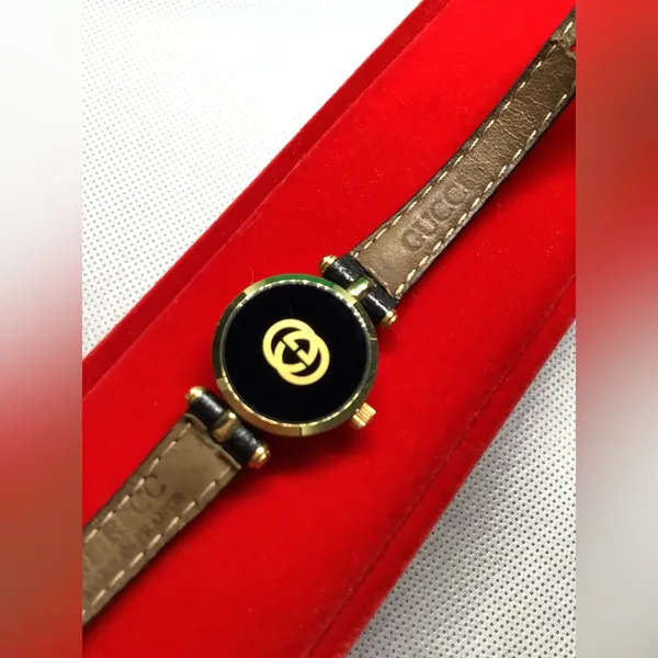Super CUTE ladies GUCCI SHELLY LINE watch🌹🌹🌹 - Image 6