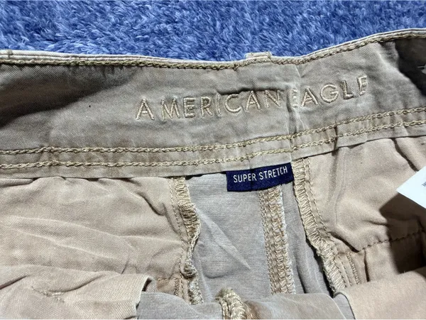 American Eagle Beige Super Stretch Shorts Size 8 - Image 3
