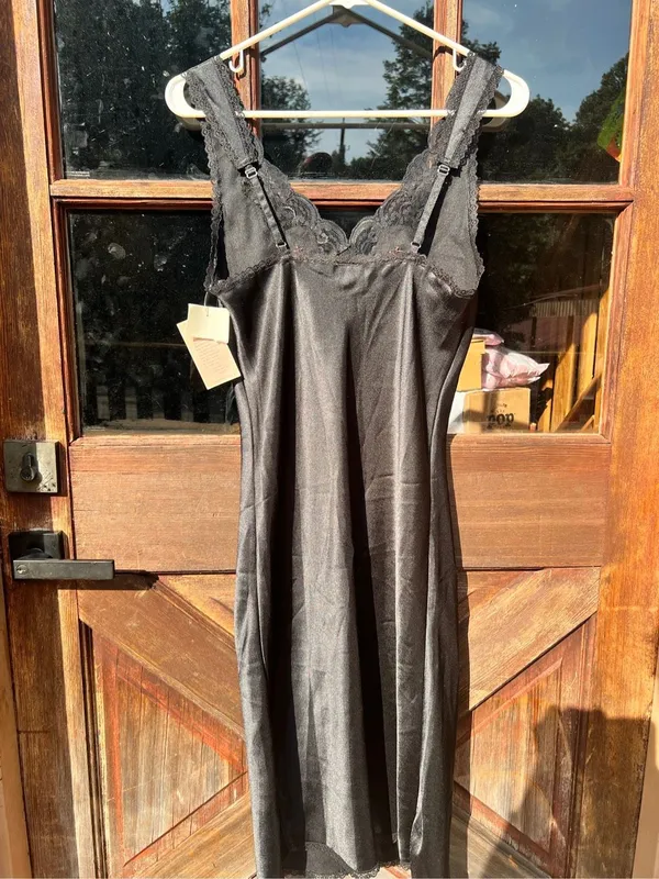 Vintage 90s Barbizon Black Satin Slip Dress Nightgown Lace & Floral detail S NWT - Image 4