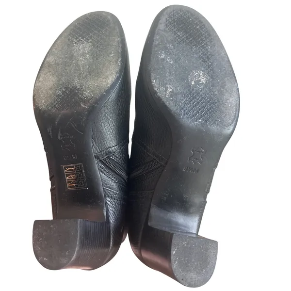 Tory Burch 32086 Black Pebbled Leather Booties 8.5 Gold Logo Block Heel - Image 8