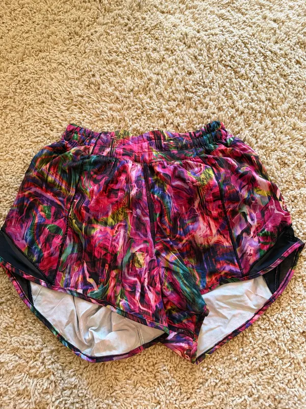 Lululemon Hotty Hot 4" Tall - Image 2