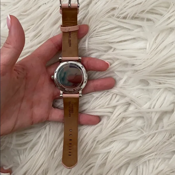 MOVING SALE! Blush pink and silver Michael Kors watch - Image 6