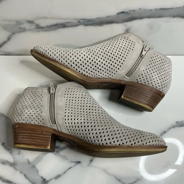 Lucky Brand Gray Suede Perforated Baylah Bootie Sz 9 Boho Minimalist Festival - Image 6