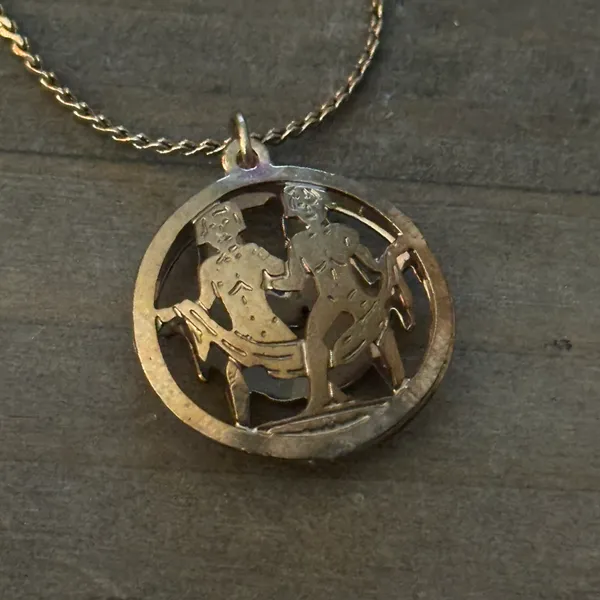 Vintage Gemini Twins Pendant Necklace - Image 3