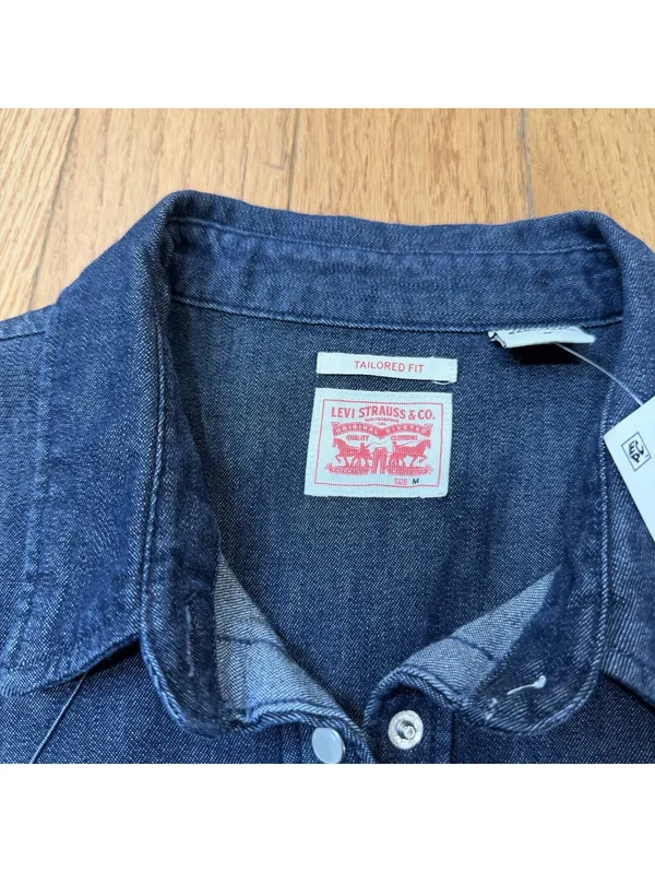 Size Medium Levi’s Womens Tailored Fit Dark Indigo Blue Denim Long Sleeve NWT - Image 3