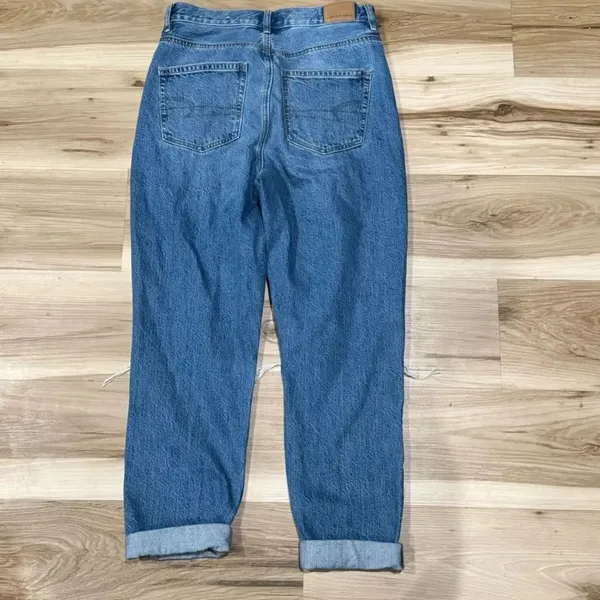 American Eagle Highest Rise Mom Jeans Women’s 4 - Image 3