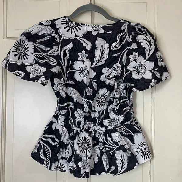 Anthropologie The Somerset FLATTERING Blouse Dark Floral Gray & Black, Size XXS - Image 5