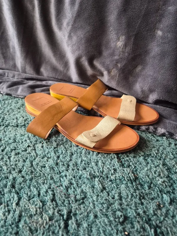Dolce Vita Tan Open Toe Sandals 8.5 - Image 4