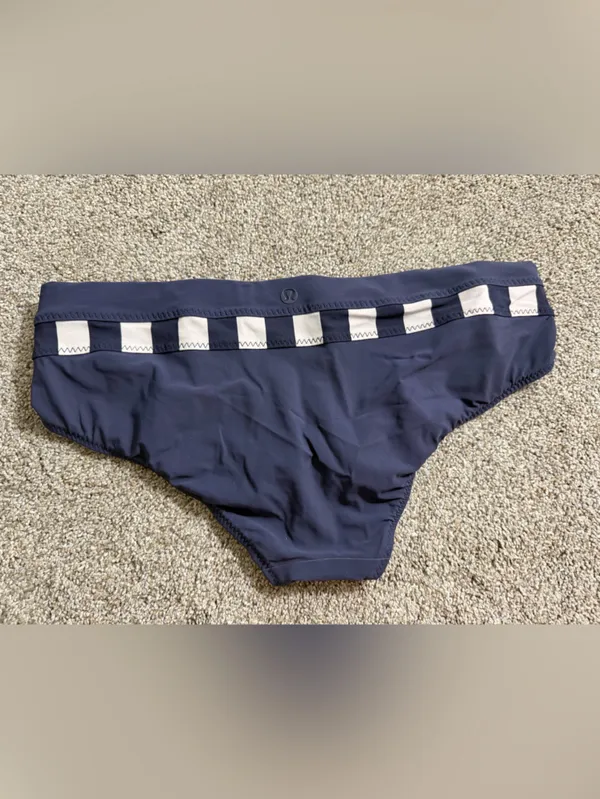 Lululemon Shanti Surf Hipster Steep Stripe Printed Cadet Blue Size 6 Bottom ONLY - Image 10
