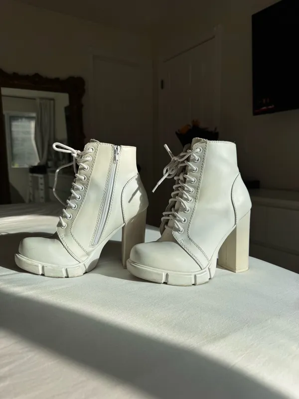 White Jeffrey Campbell Thick Heel Lace Up Boots Size 8 - Image 2