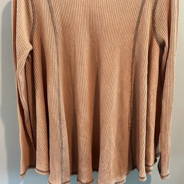 Ces Femme Small‎ Wavy Ribbed Knit Contrast Stitched Top NWOT - Image 3