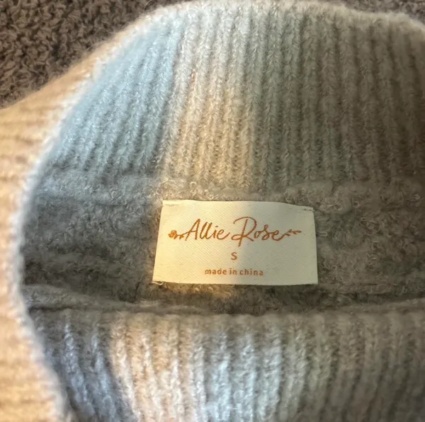 Allie Rose Cable Knit Cropped Sweater - Image 3