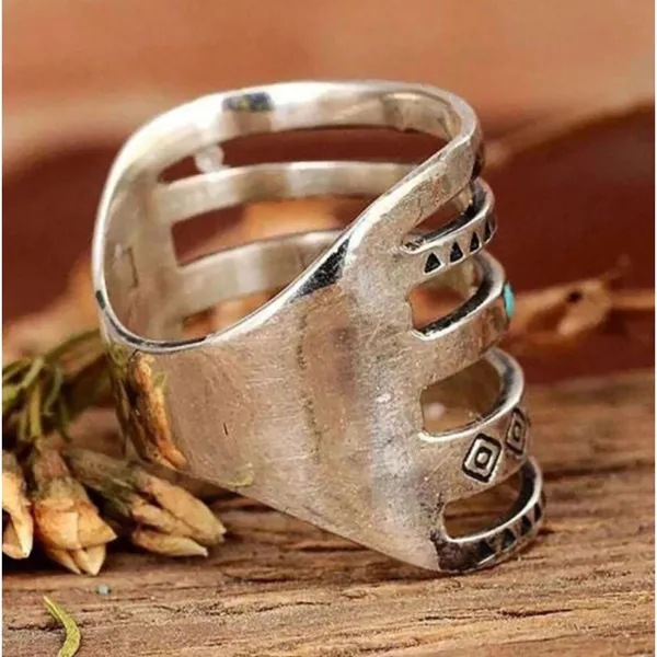 One piece Boho style ring with turquoise accents. Size: 7 - Image 5