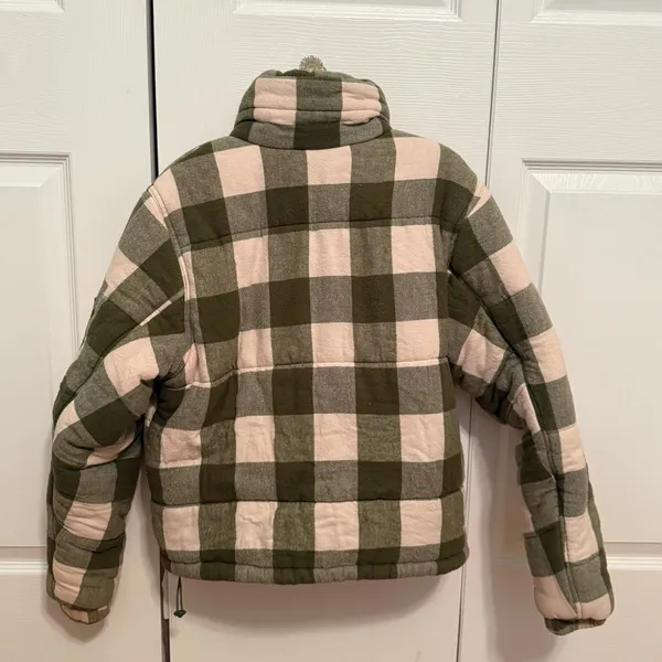 Urban Outfitters BDG Dixie Flannel Puffer Jacket Green and White Plaid - Image 5