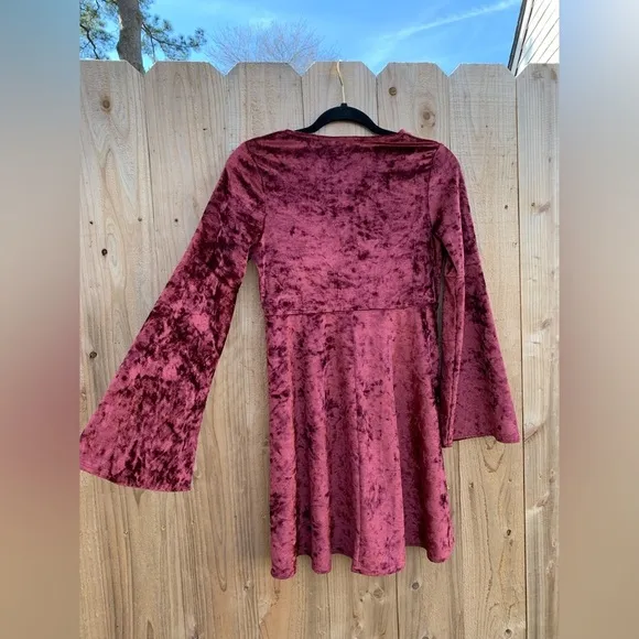 Chloah womens Velvet dress size small Maroon Bell sleeve Soft Spring‎ Summer - Image 5