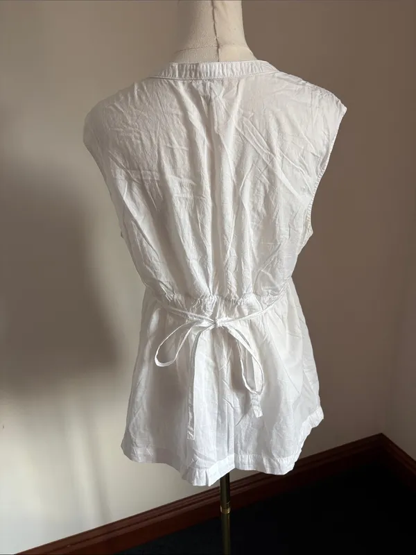 Old Navy White Pintuck Sleeveless Peplum Top - Image 4