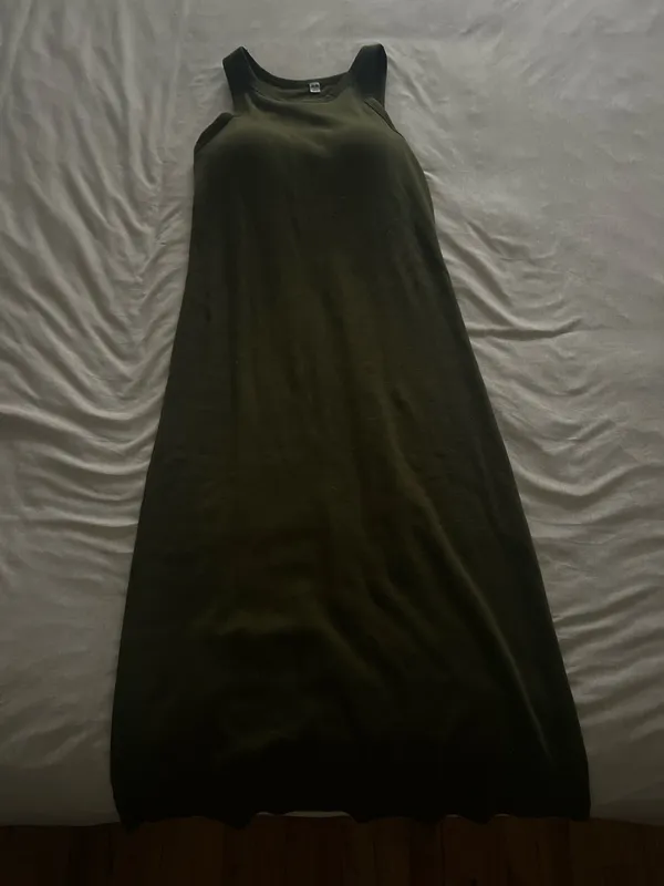 Uniqlo Built-In Dress Bra Olive Green - Image 2