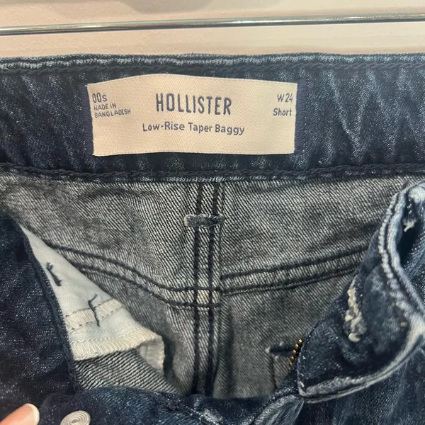 Hollister Low-Rise Taper Baggy Denim Jeans - Image 4