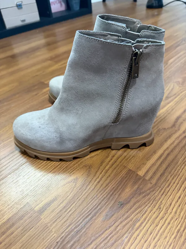 Sorel Joan of Arctic Wedge II Zip Grey Waterproof Suede boot size 8. - Image 3