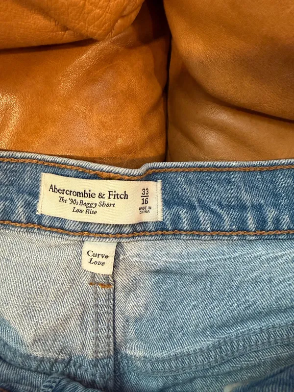 Abercrombie and Fitch the 90s baggy short, low rise curve love - Image 3
