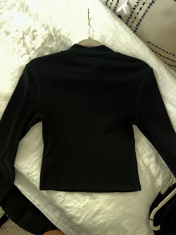 Super soft Ribbed Abercrombie & Fitch black short neck turtle neck long sleeve top - Image 7