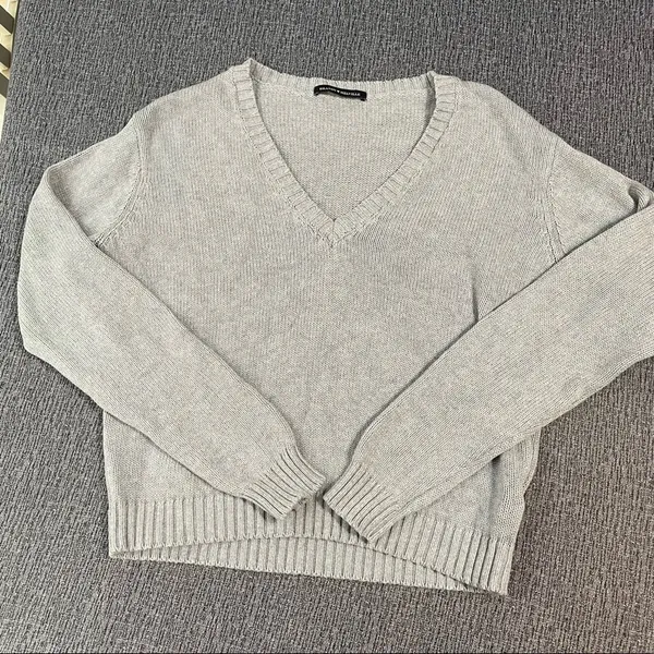 Brandy Melville Gray Sweater - Image 5