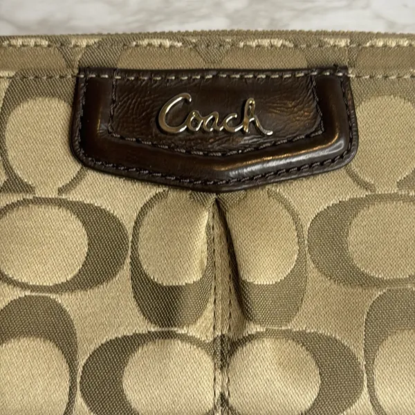 Coach Ashley Signature‎ Sateen Zippy Wallet Wristlet Satin Canvas tan - Image 9