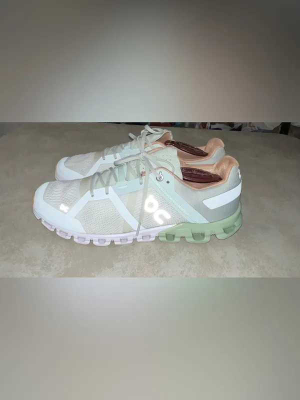 On Running Women's mint and terracotta tones Green Size 9.5 - Image 3