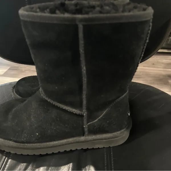Koolaburra Black Suede Boots Size 6 - Image 2