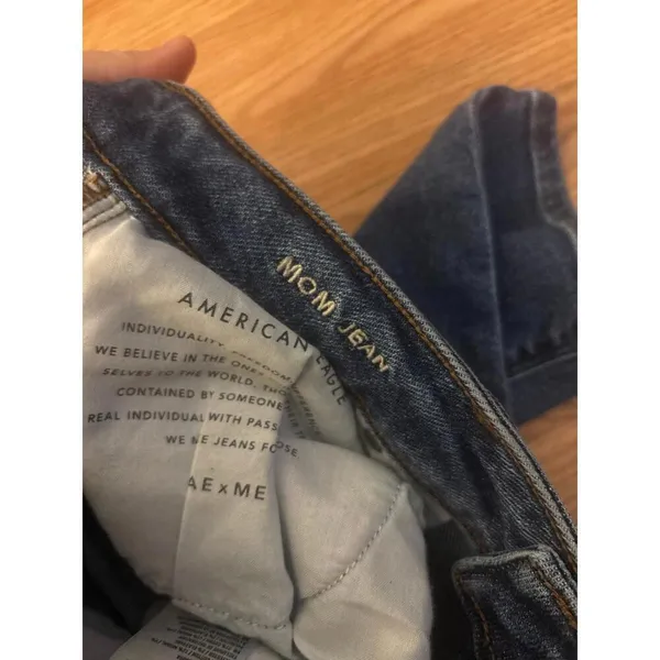 American Eagle Destroyed Mom Jean Size 6 - Image 6