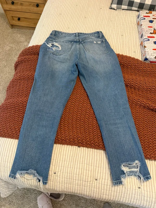Vervet Distressed Jeans - Image 5