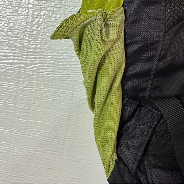 Osprey Green Ozone Day Hiking Backpack - Image 10