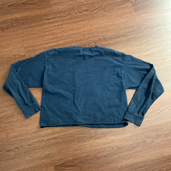 Brandy Melville Navy Graphic Cropped Long Sleeve Boxy Top - Image 3
