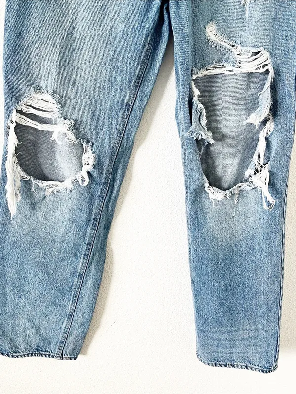 PacSun 90s Boyfriend High Rise Distressed Ripped Straight Leg Jeans - Image 4