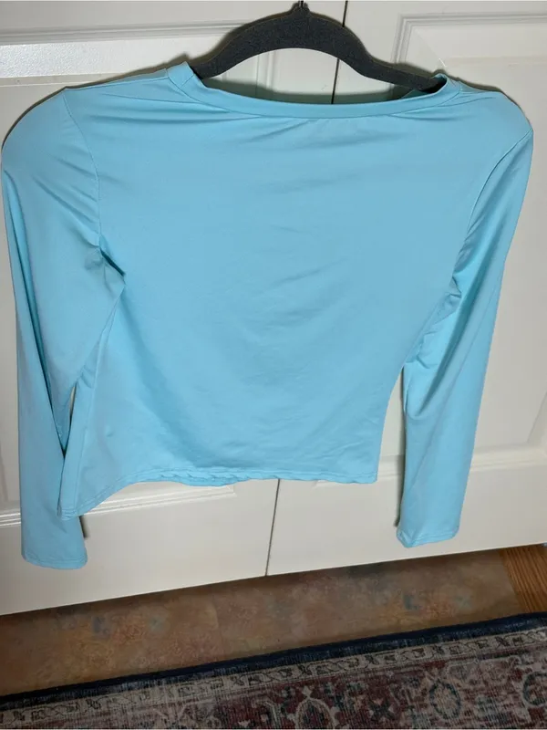 Light Blue Long Sleeve Athetic Crop Top Size M - Image 2