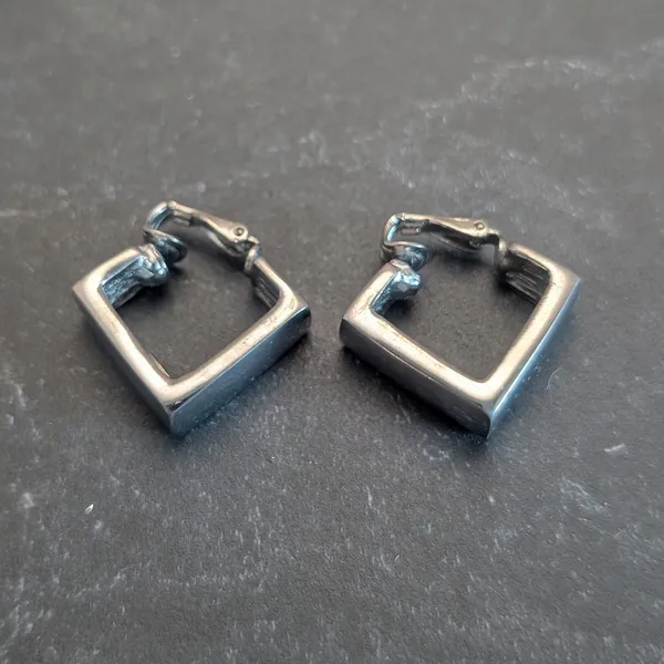Vintage Kenneth Lane Clip On Earrings Retro 0.75" Silver Tone Square Hoops - Image 9