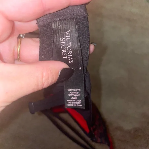 Victoria secret very sexy plunge bra - Image 3