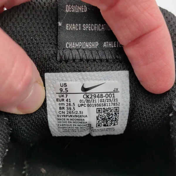 Nike Venture‎ Runner Womens 9.5 Black White Suede Mesh Sneakers CK2948-001 - Image 8