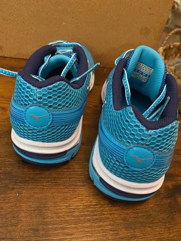 Mizuno Wave Womens Shoes Size 8.5 - Image 3