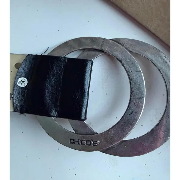 Chico’s Black Leather Belt with Silver Textured Double Ring Buckle - Image 4
