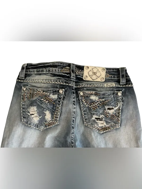 VTG Miss Me Mid~Rise Distressed Boot Cut Jean Sz 32 Embellished Embroidered Blue - Image 4