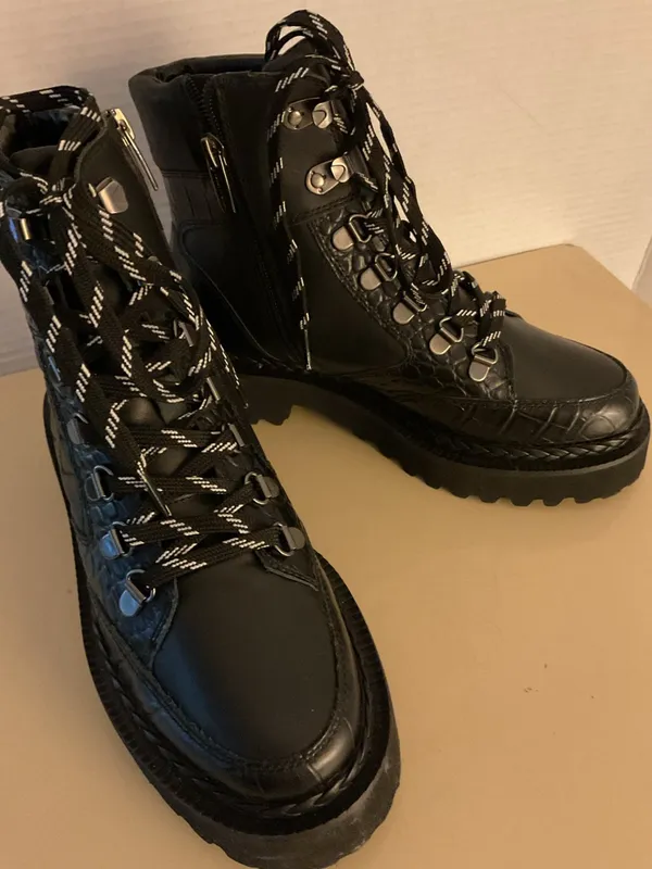 Vince Camuto women leather Black Quilted Combat Platform Boots size 6.5 - Image 4
