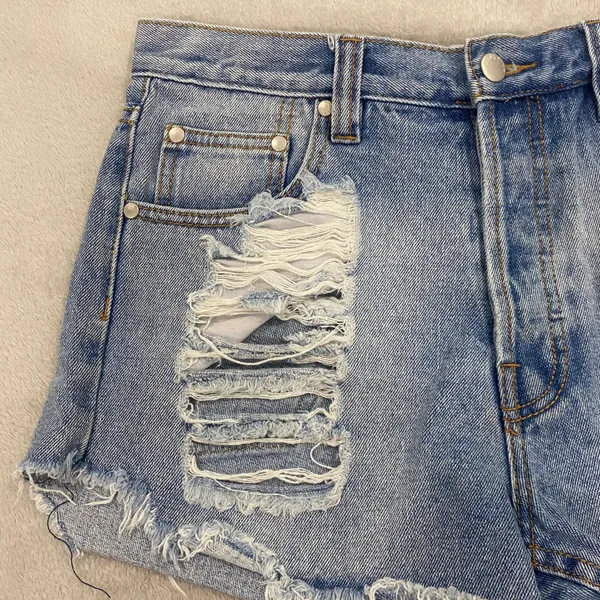 MINKPINK High Waisted Distressed Denim Shorts Size Large - Image 2