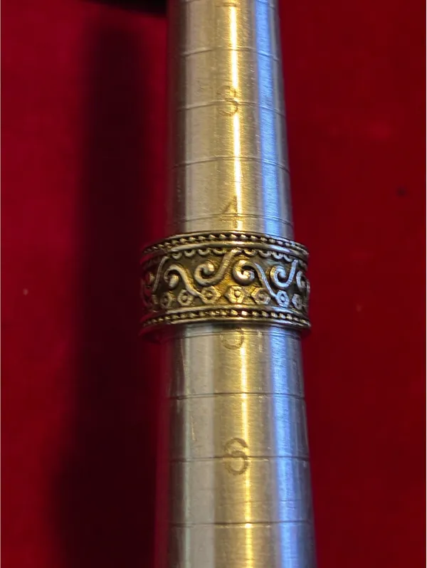 Vintage Silver Wide Scroll Filigree Band Ring Sz 5 - Image 4