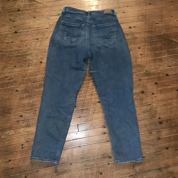 American Eagle distressed size 6 medium wash normcore jeans - Image 3