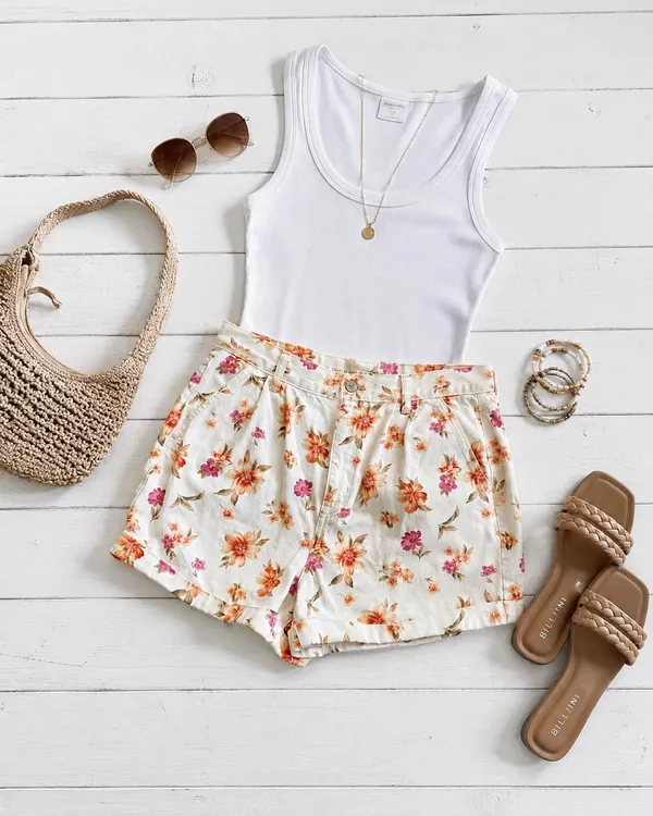 American Eagle Floral Shorts Mom - Image 2