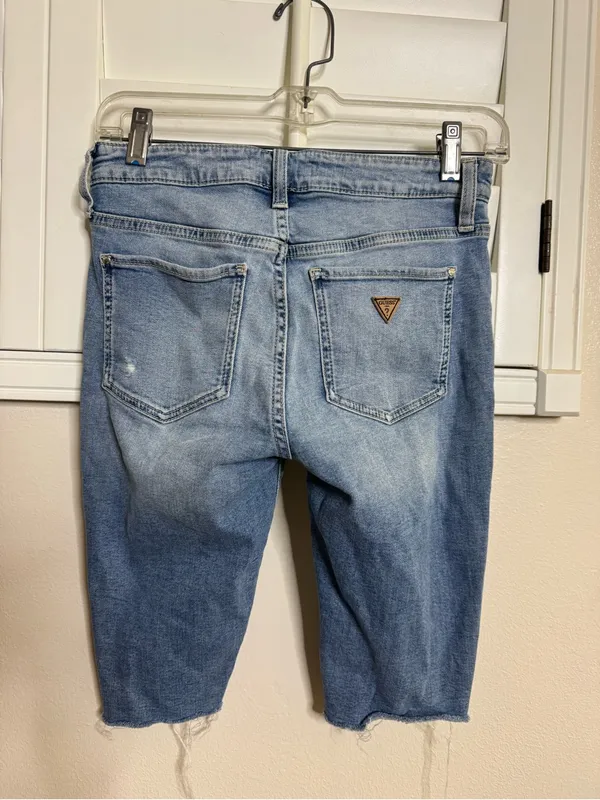 Guess Size 25/26 Distressed Denim Bermuda Short - Image 3